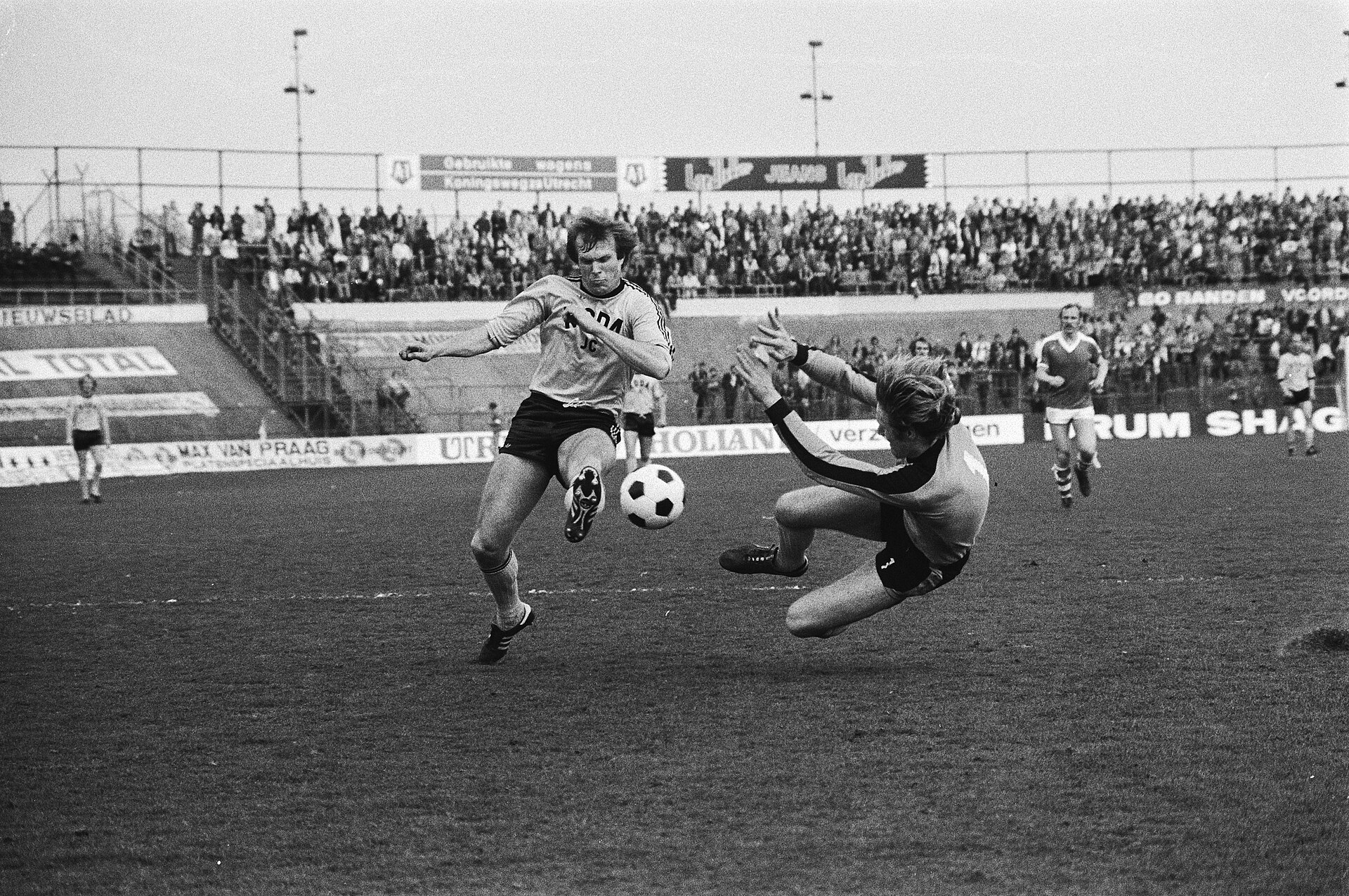 Heracles pakt koppositie na ruime zege op Jong FC Utrecht