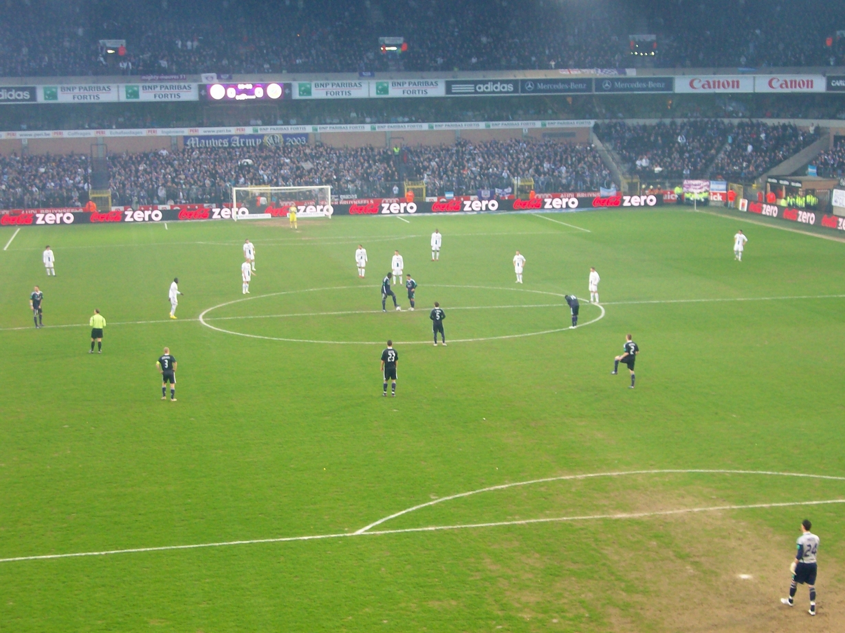 Lommel-coach Johnson schat Union hoger in dan Club Brugge