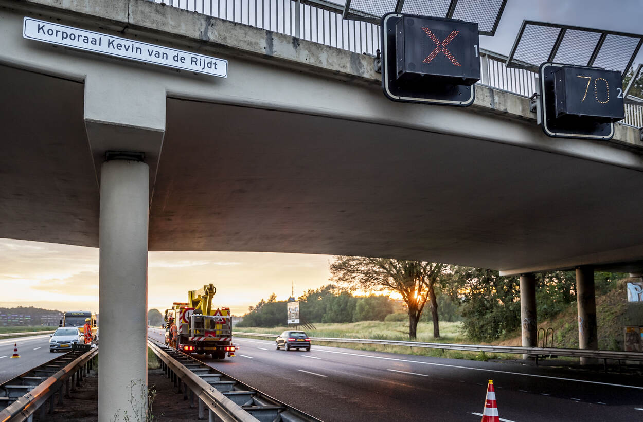 Ravage op A58 bij Tilburg na botsing van twee auto's