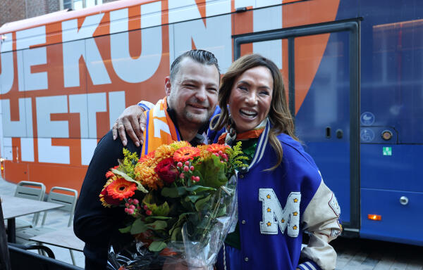 Patty Brard verrast Tilburgse stopper tijdens feestelijk bezoek Stoptober