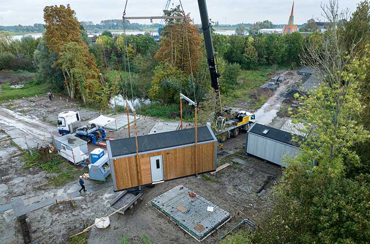 Eerste tiny houses aan de Beersteeg-West staan op hun plek Zaltbommel