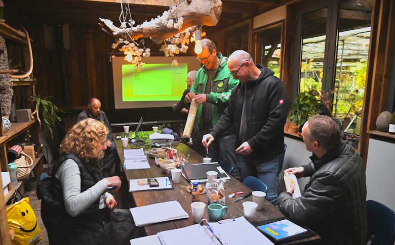 Hoveniers uit den lande op groene excursie door Stadspark Zaltbommel