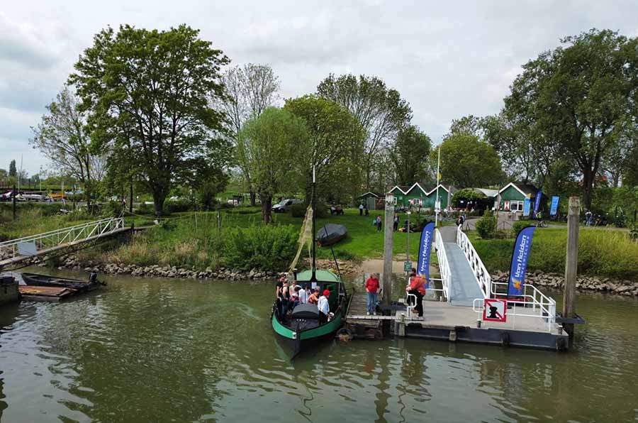 Voet-fietsveer Woudrichem vaart weer Poederoijen/Woudrichem