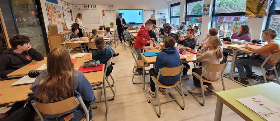 Burgemeester en wethouder bezoeken De Tweestromenschool