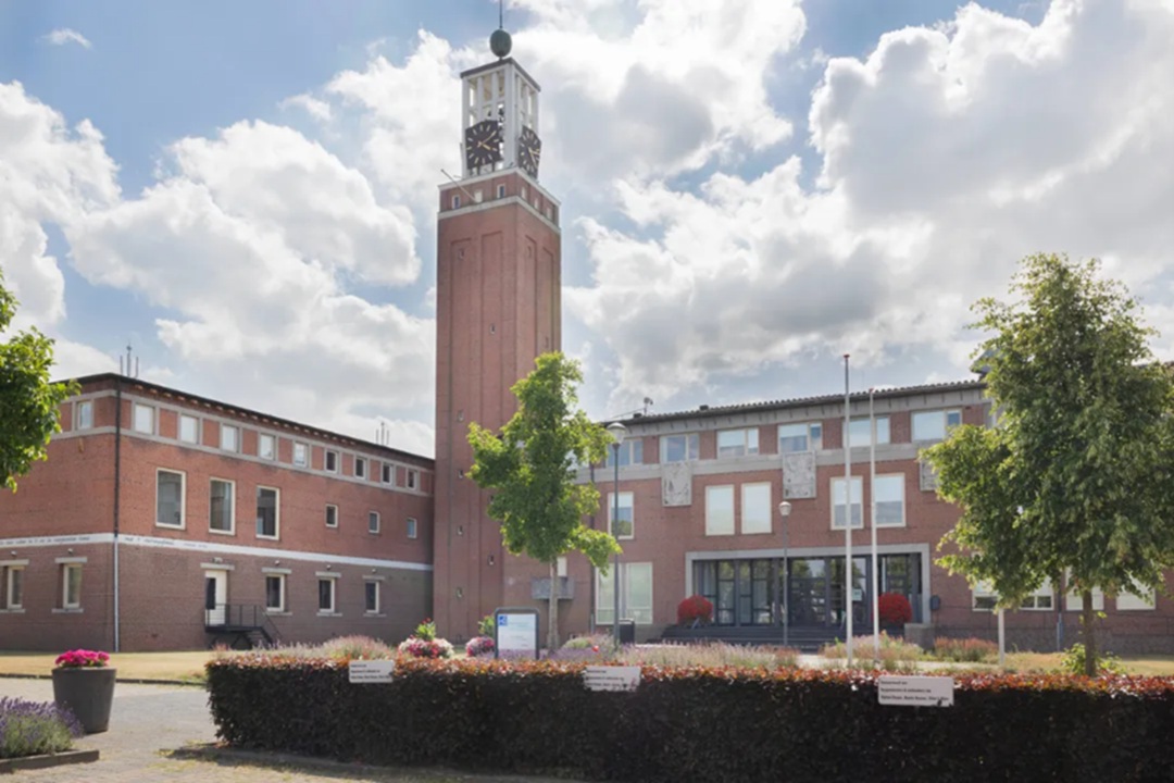 Gemeenteraad geeft opdracht herontwikkeling gemeentehuis te voorbereiden