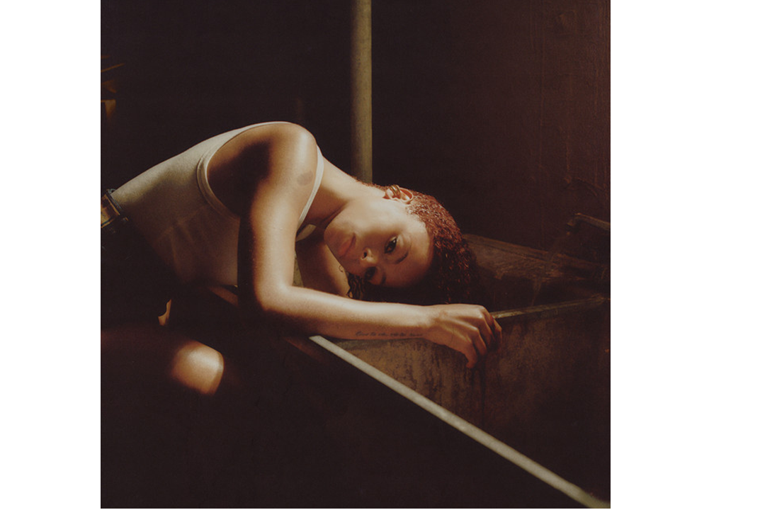 Flitsfeitje: Love Me Not - Ravyn Lenae