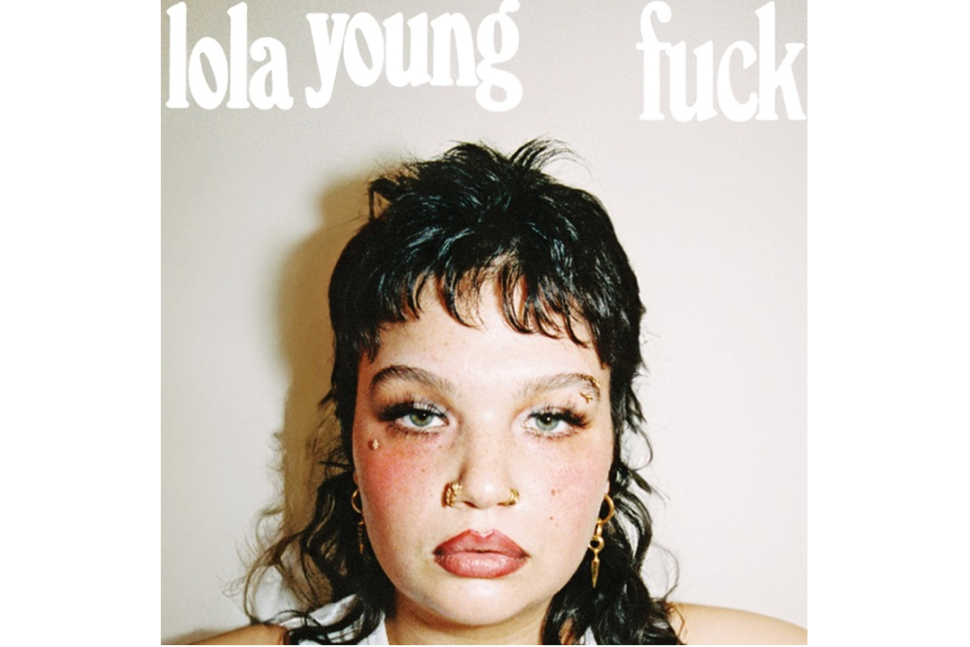 Flitsfeitje One Thing - Lola Young