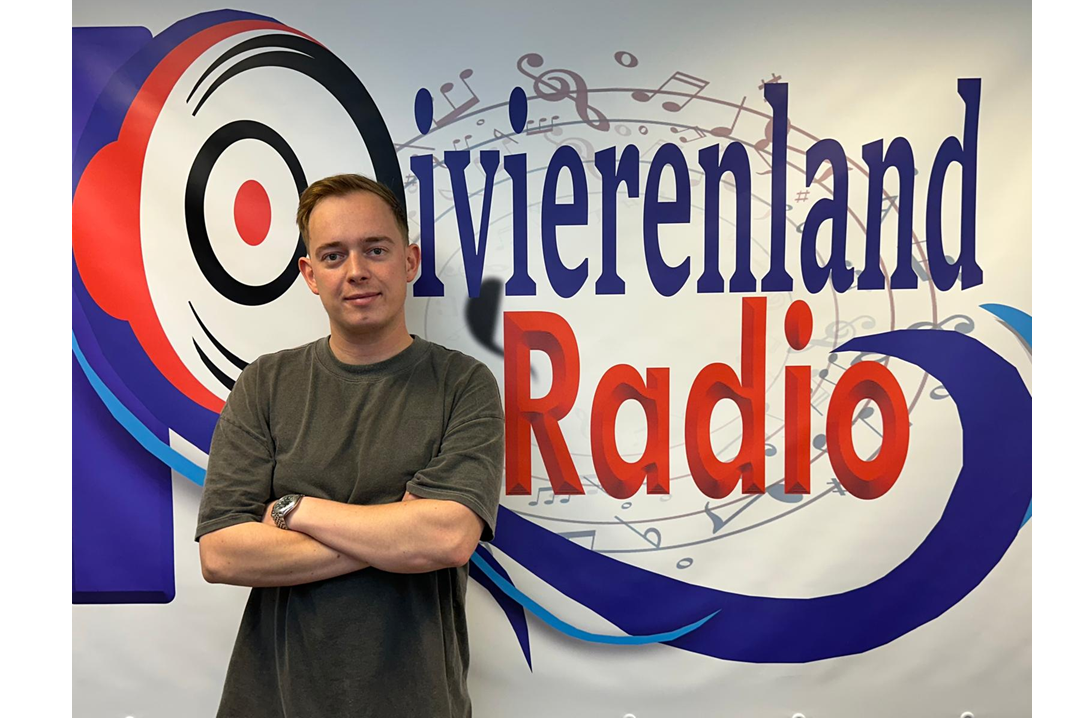 Producer Antonie Löwenthal te gast in de studio van Rivierenland Radio
