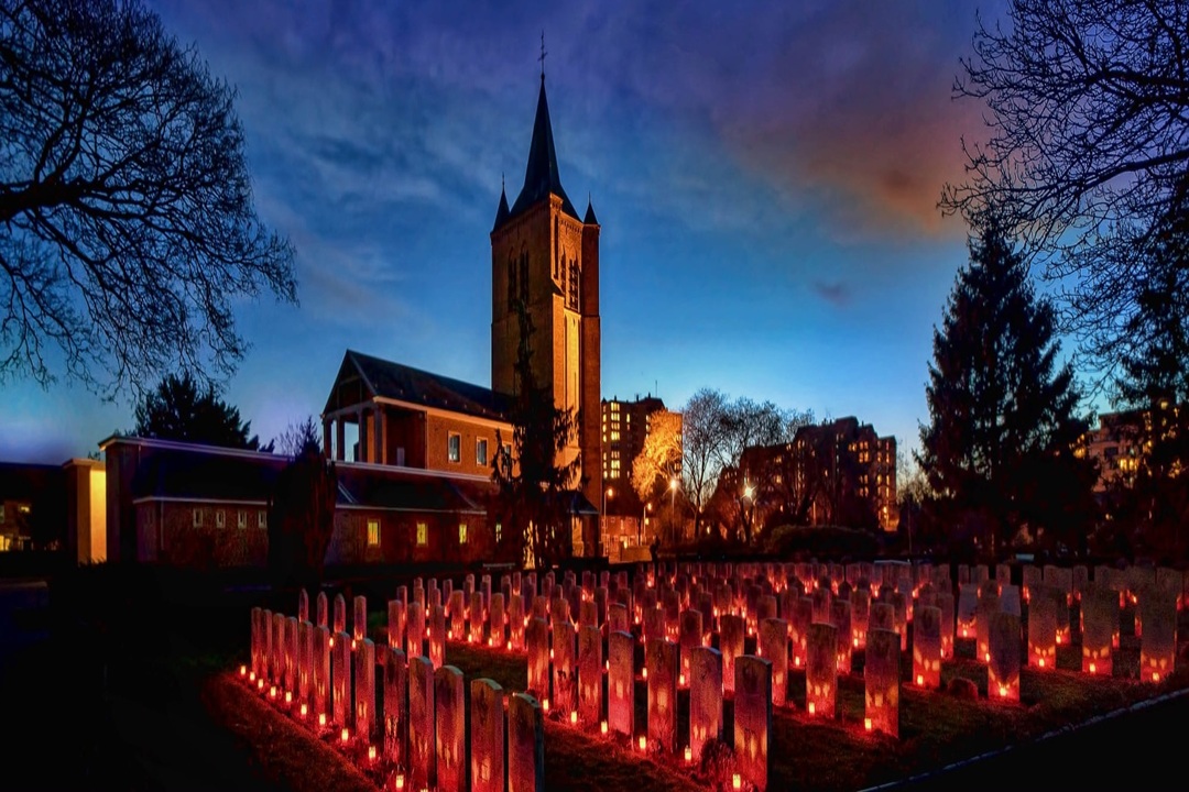 Lichtjes op Oorlogsgraven 2025