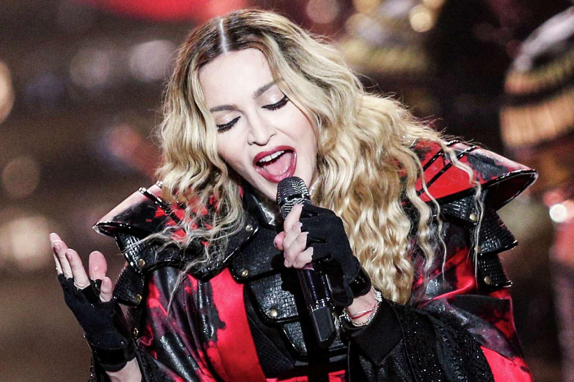 Verjaardagsfeest Madonna op Corfu leidt tot politieke rel