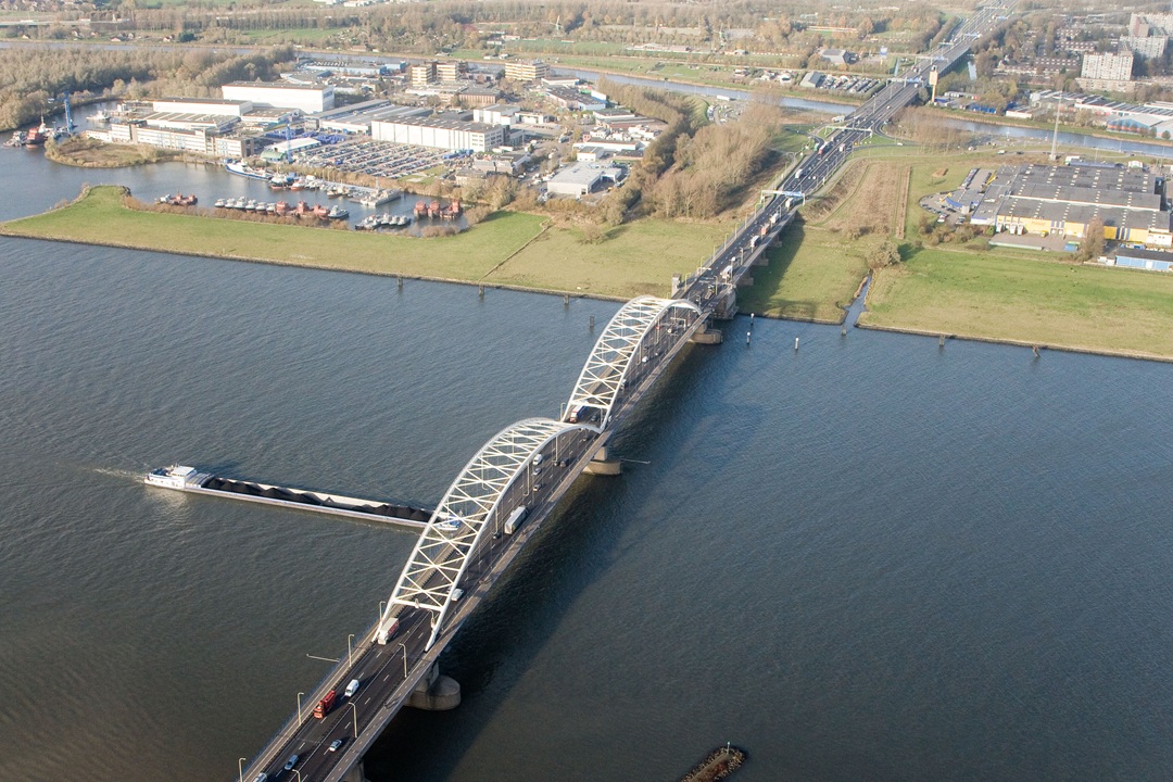 Verkeer loopt vast rond Altena en de Bommelerwaard