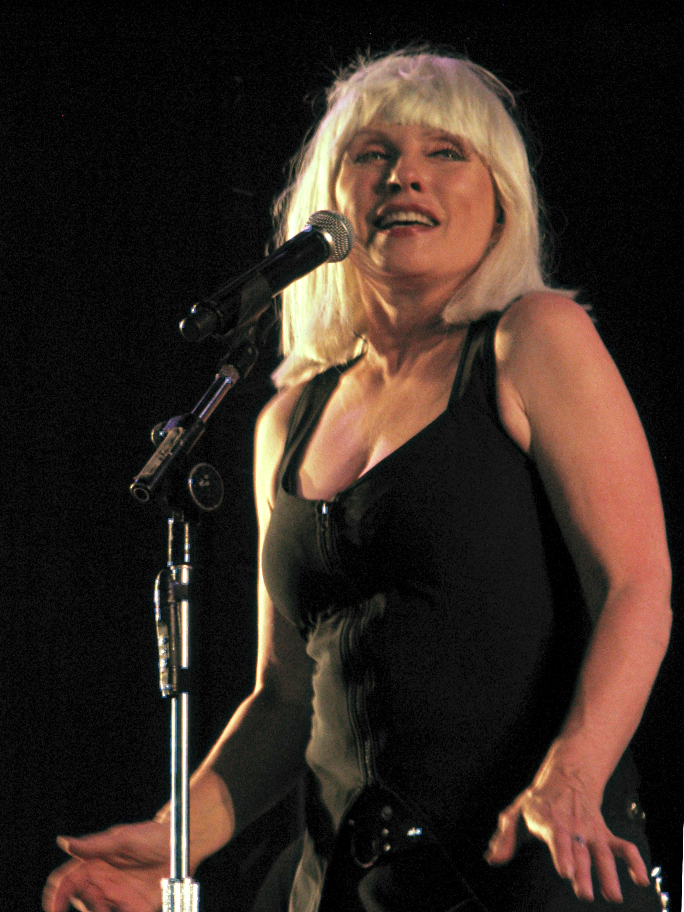 Blondie kondigt nieuw album High Noon aan